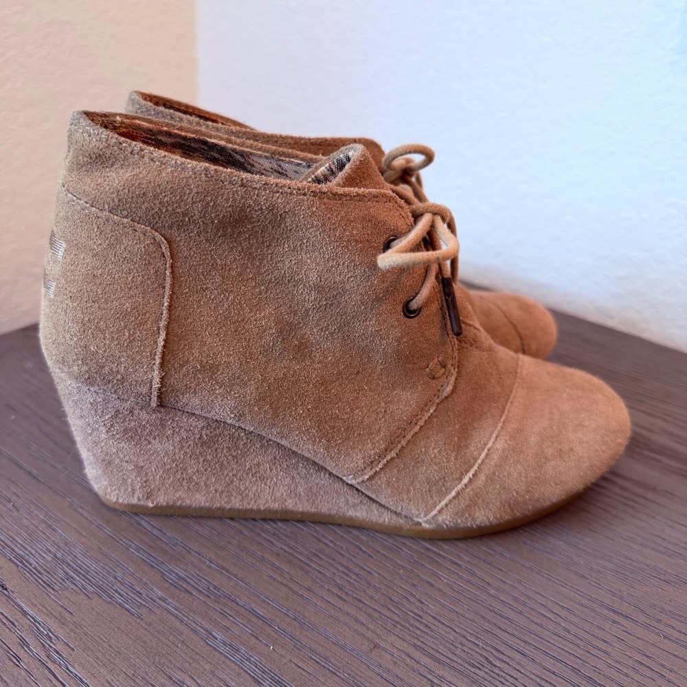 TOMS Desert Wedge Suede Lace Up Ankle Boots‎ Taupe Tan Womens 8